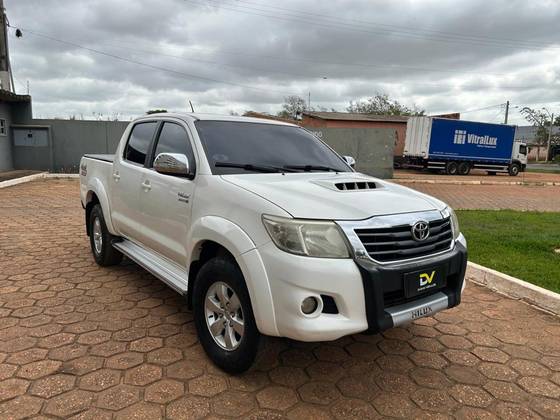 TOYOTA HILUX 3.0 SR 4X4 CD 16V TURBO INTERCOOLER DIESEL 4P AUTOMÁTICO TOYOTA HILUX 3.0 SR 4X4 CD 16V TURBO INTERCOOLER DIESEL 4P AUTOMÁTICO